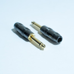 Par de Plugs de Audio Mono 1/4, Negro/Dorado, Metálico - Image 2