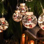 Cortina de 10 Luces Blanco Frío Tipo Esfera para Decoración Navideña - Image 2